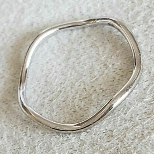 『やんまー』ウェーブリング♡5号【エテ】K10 ウェービー ゴールドリング