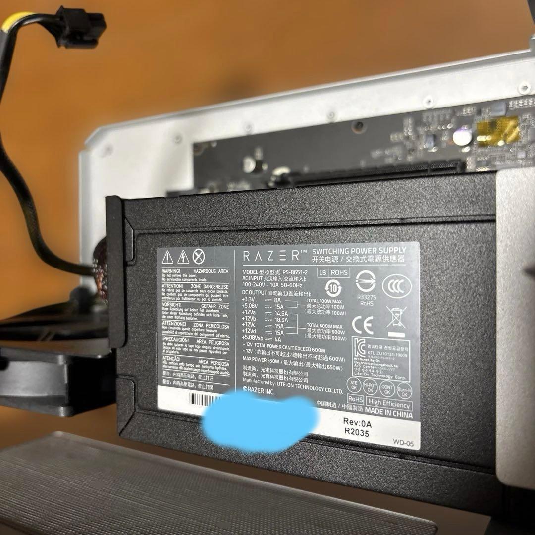 Razer Core X - Mercury White 外付けGPU