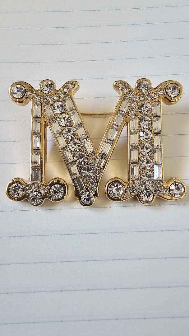 Max Mara M字型ブローチ