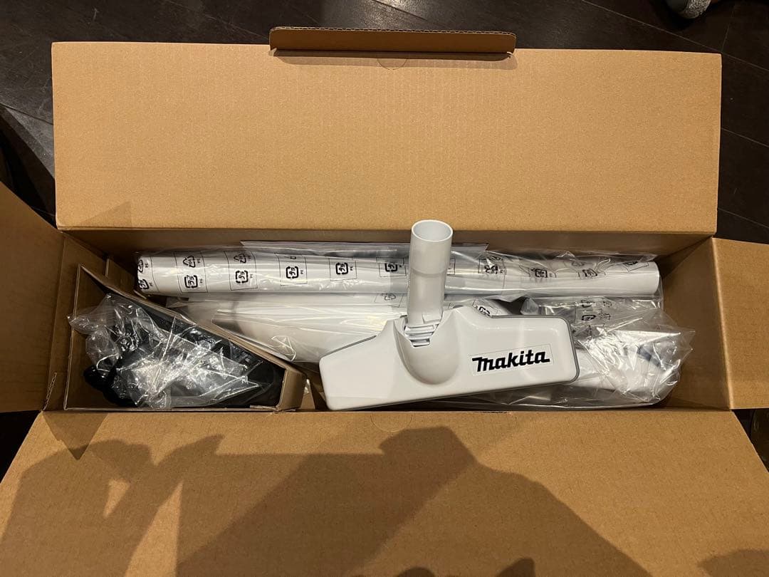 新品　マキタ 充電式クリーナー CL106FDSHW