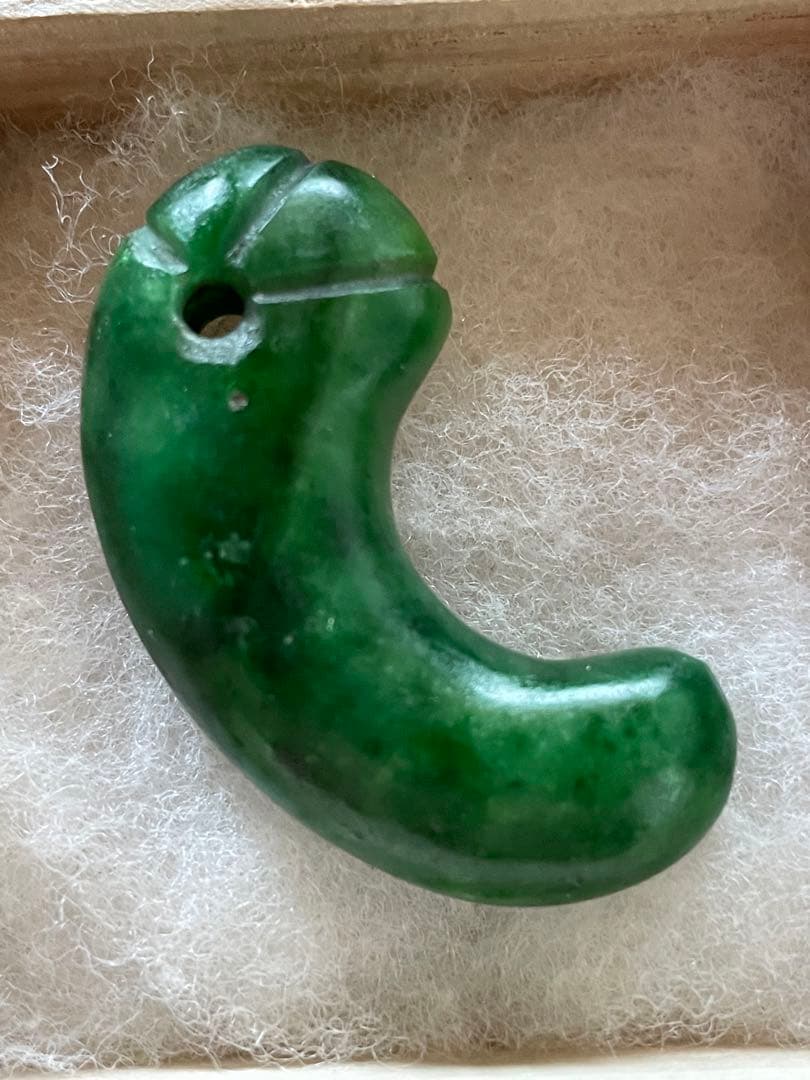 古墳時代　丁字勾玉　ロウカン翡翠　出土　約4.9cm