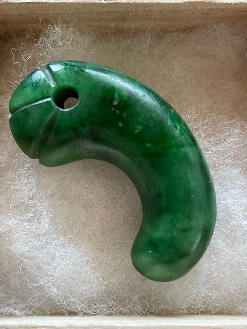 古墳時代　丁字勾玉　ロウカン翡翠　出土　約4.9cm