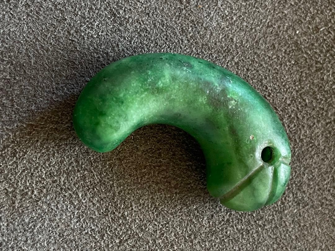 古墳時代　丁字勾玉　ロウカン翡翠　出土　約4.9cm