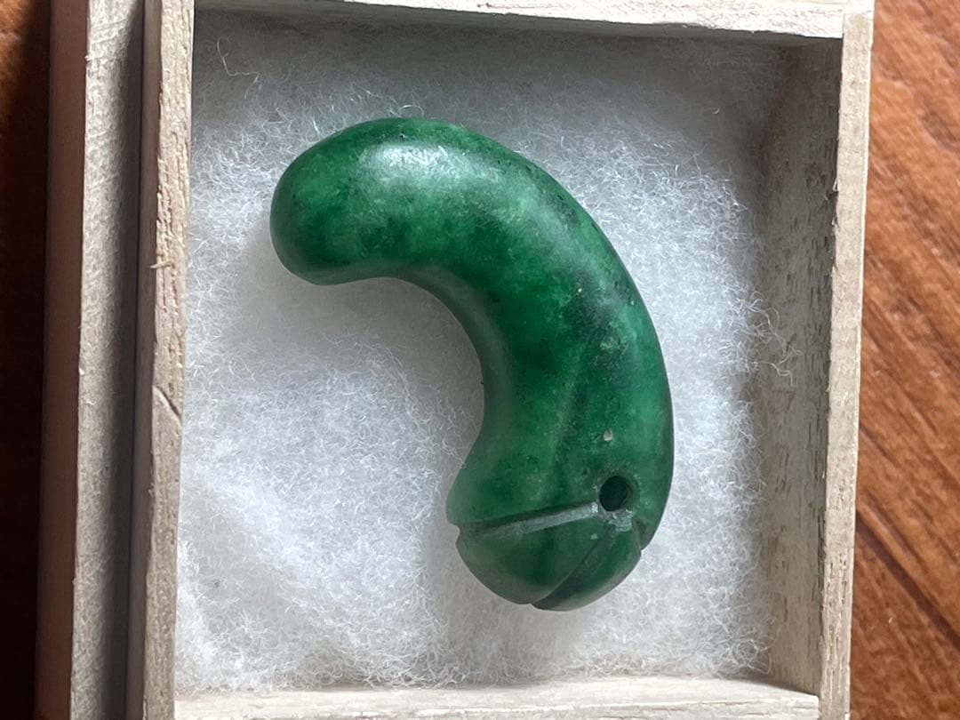 古墳時代　丁字勾玉　ロウカン翡翠　出土　約4.9cm