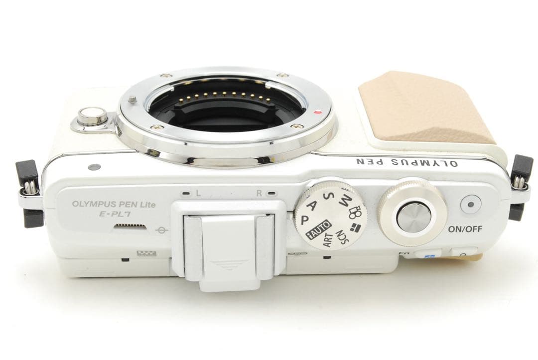 ✨極美品✨オリンパス E-PL7❤️Wi-Fi&自撮り❤️ショット数わずか598回！