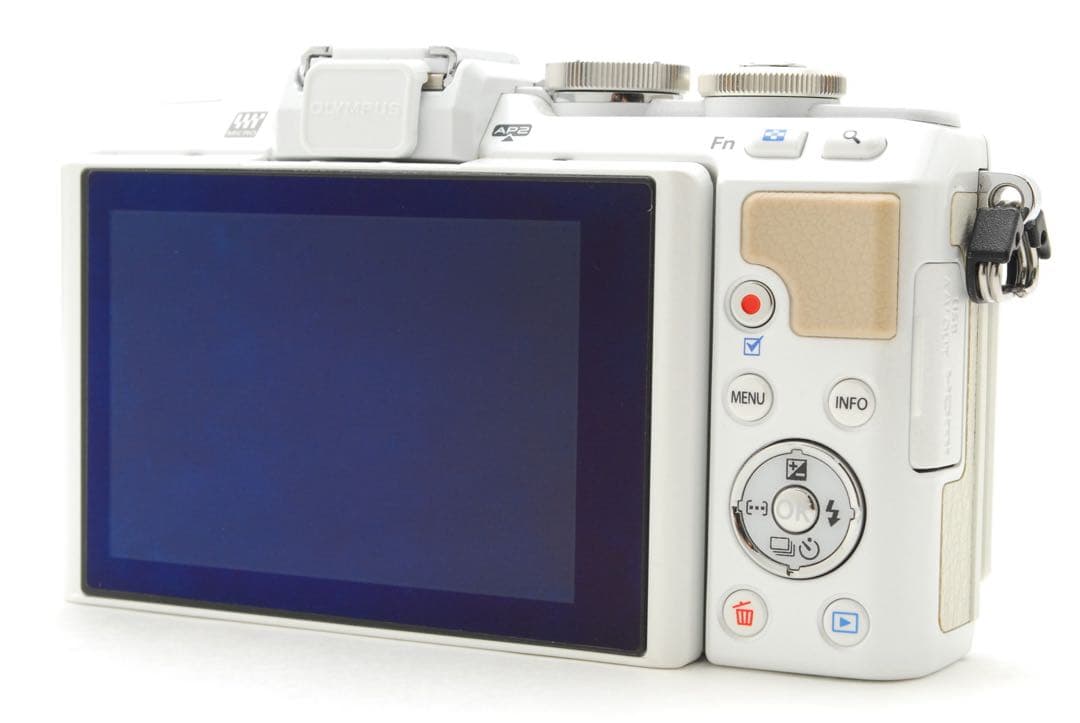 ✨極美品✨オリンパス E-PL7❤️Wi-Fi&自撮り❤️ショット数わずか598回！