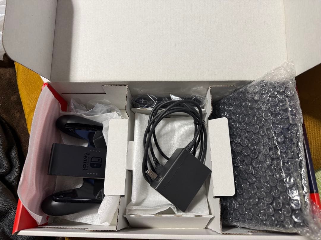 Nintendo Switch 本体 グレー　モニター黄ばみあり