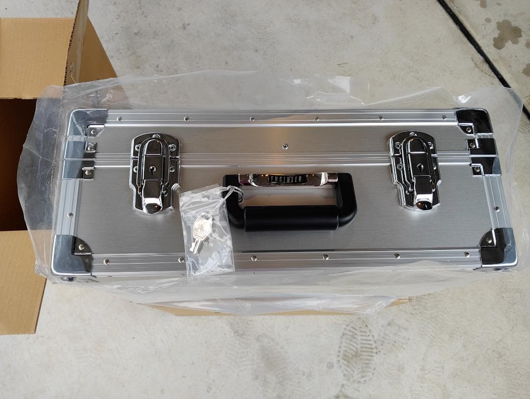 ◆新品◆アルミ 工具箱 ケース シルバー カギ付 & スタンダードフォームキット