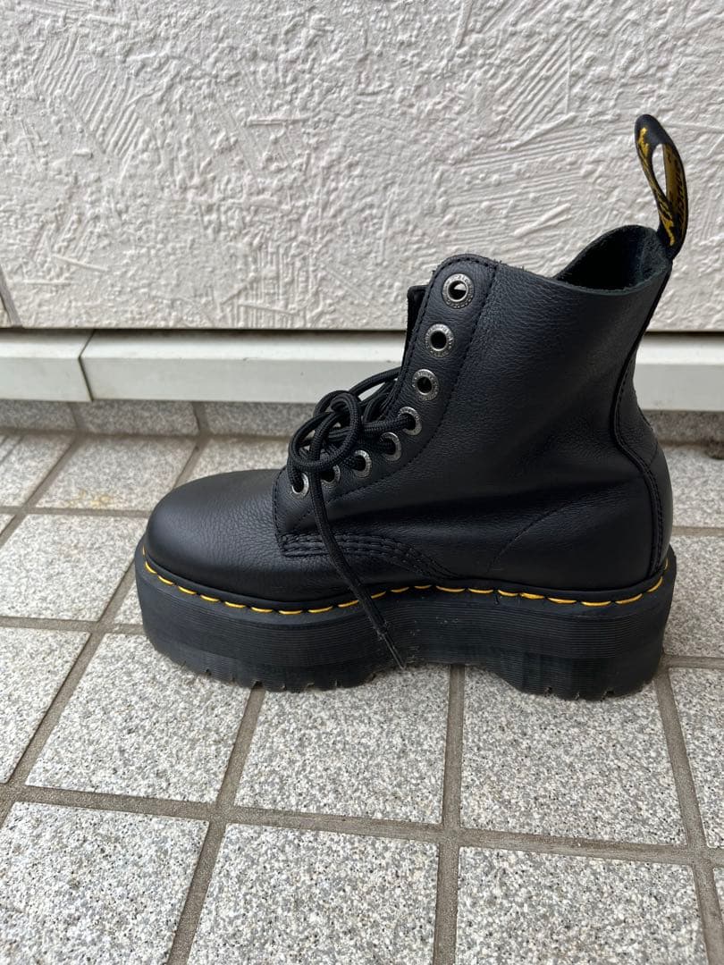 ドクターマーチン　厚底ブラックブーツ