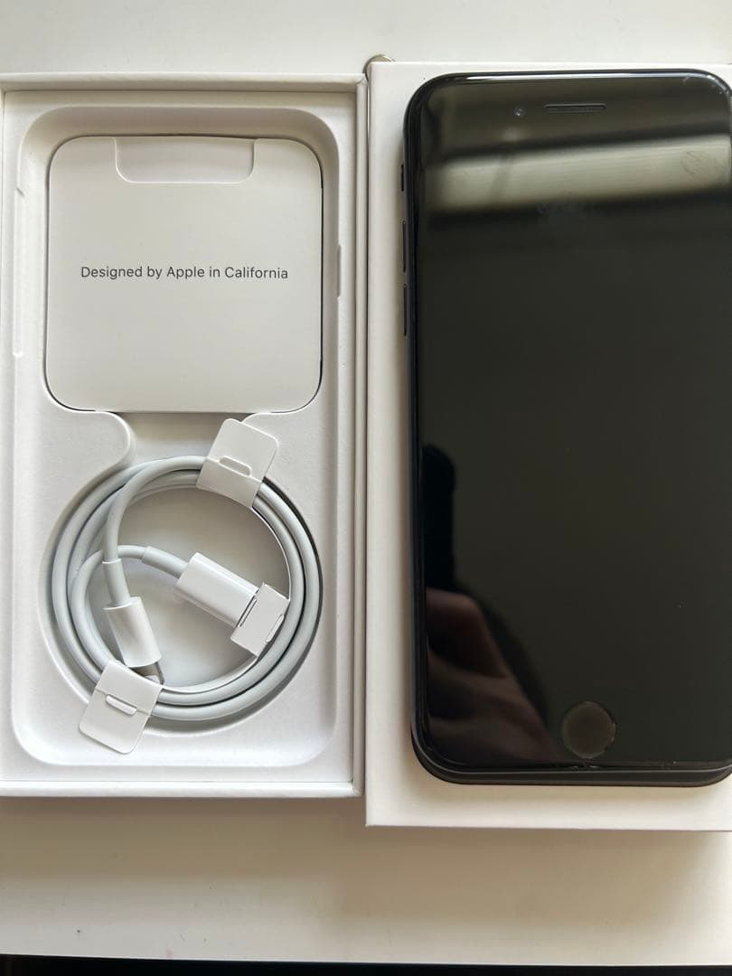 Apple iPhone SE (第2世代) ブラック 本体　64G