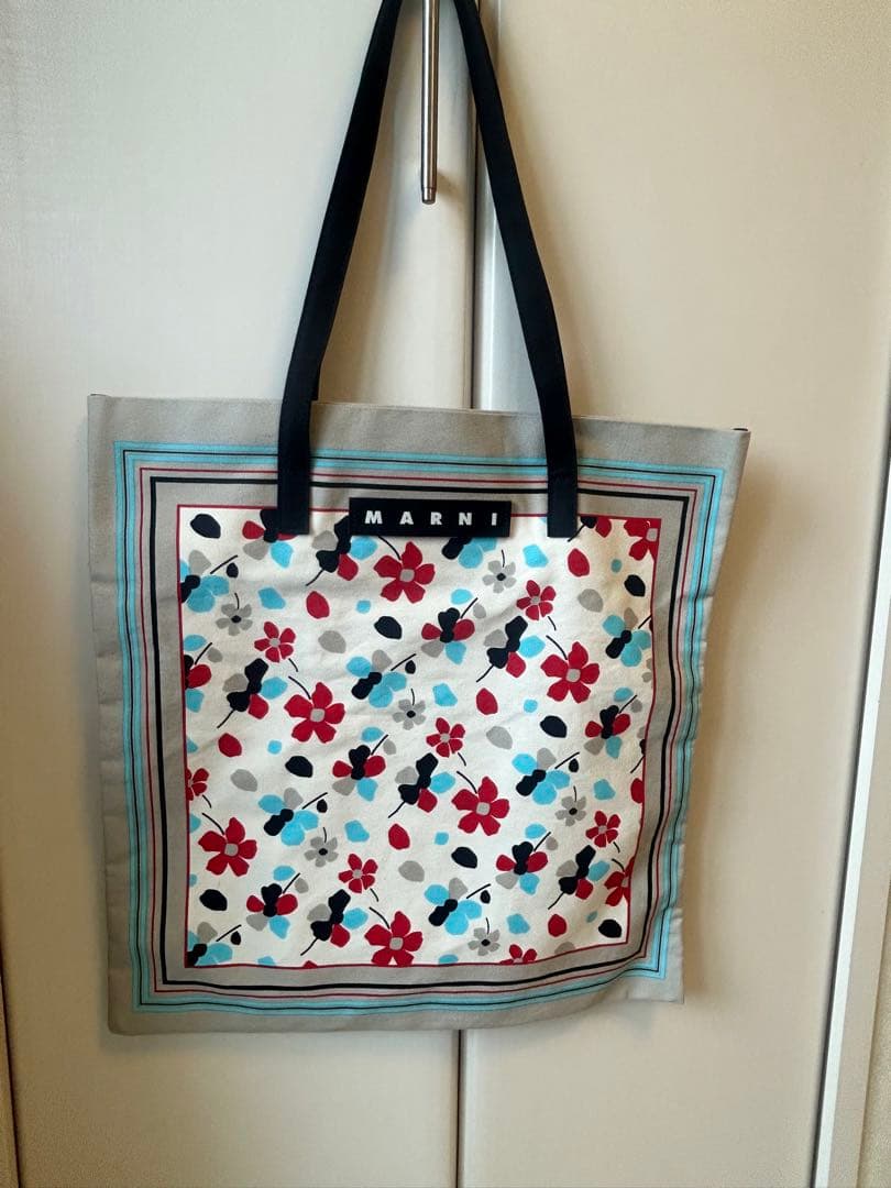 ★お値下げ　MARNI 花柄バンダナトート収納袋付き リップスティック