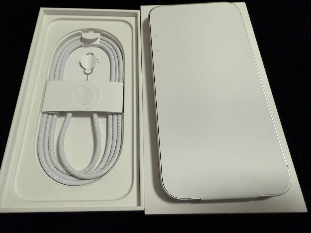 K*i様 超美品！iPhone 16e 128GB Appleストア購入品 オマ