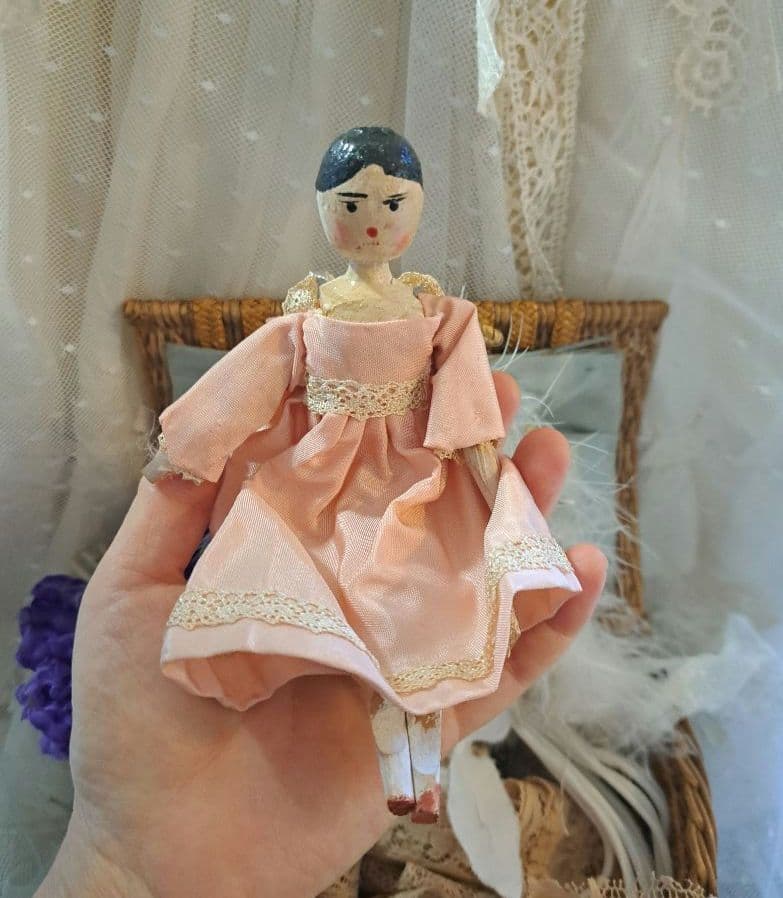 小さめ　ペグドール　座れる　ピンクドレス　　ミニョネット　アンティーク　ほのぼの