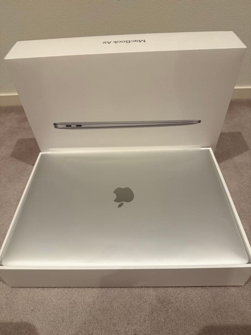 MacBook Air M1 13 インチ 8GB / 512GB シルバー