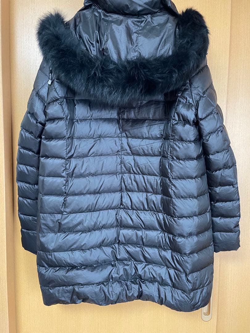 フード付き（取り外し可）黒ダウンジャケット