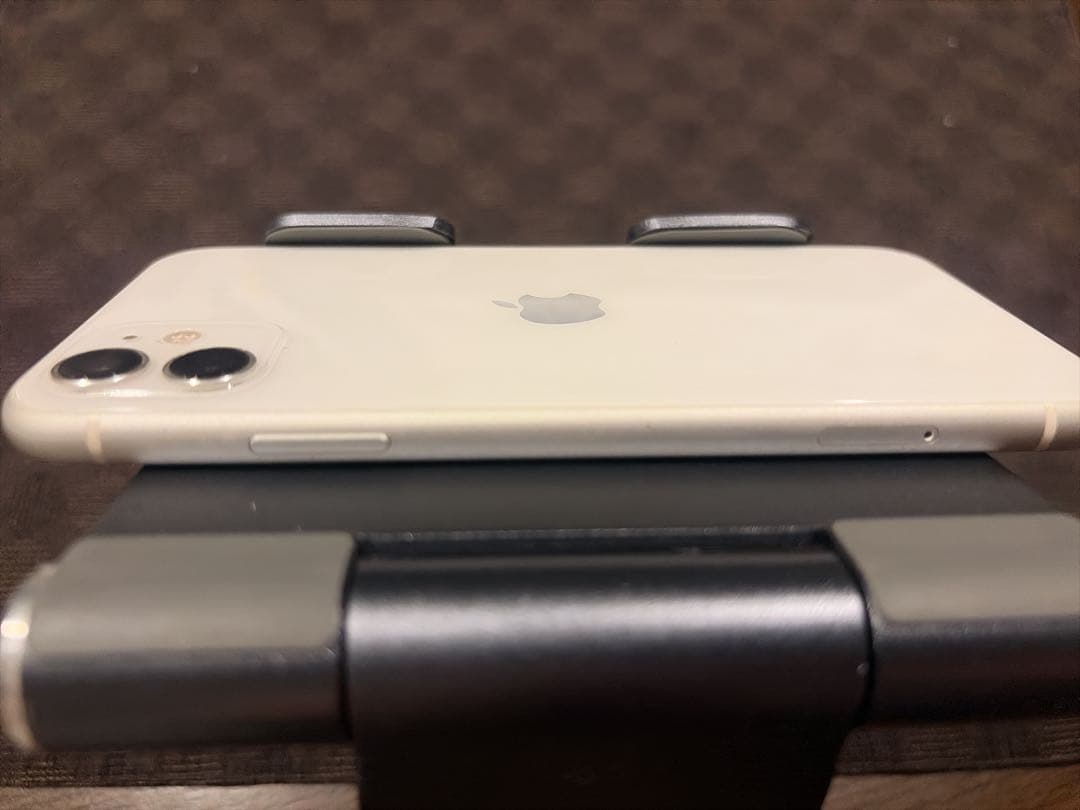 iPhone 11 128GB ホワイト 画面ヒビあり SIMフリー 残債なし