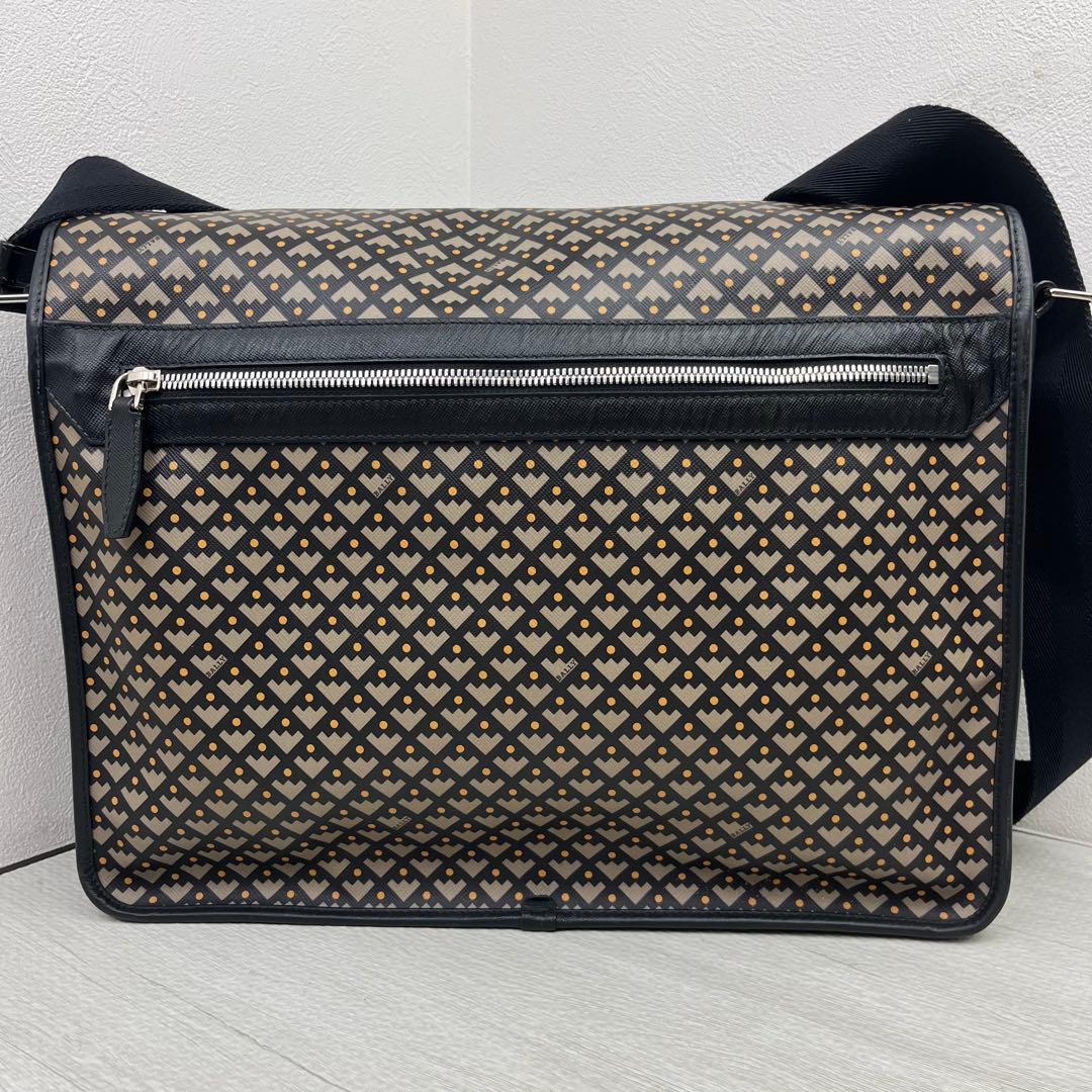 近年モデル・美品✨ BALLY バリー ショルダーバッグ メッセンジャーバッグ