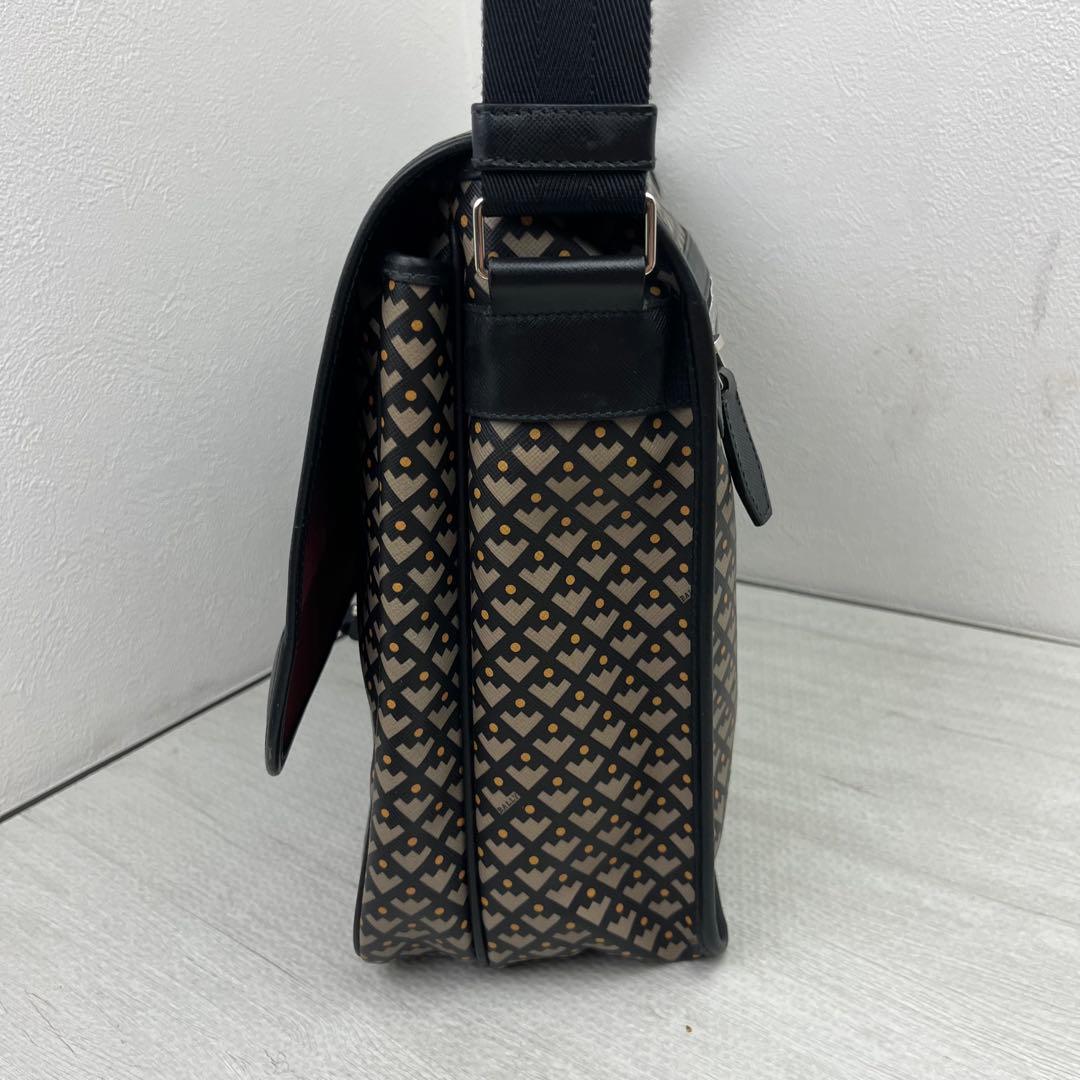 近年モデル・美品✨ BALLY バリー ショルダーバッグ メッセンジャーバッグ