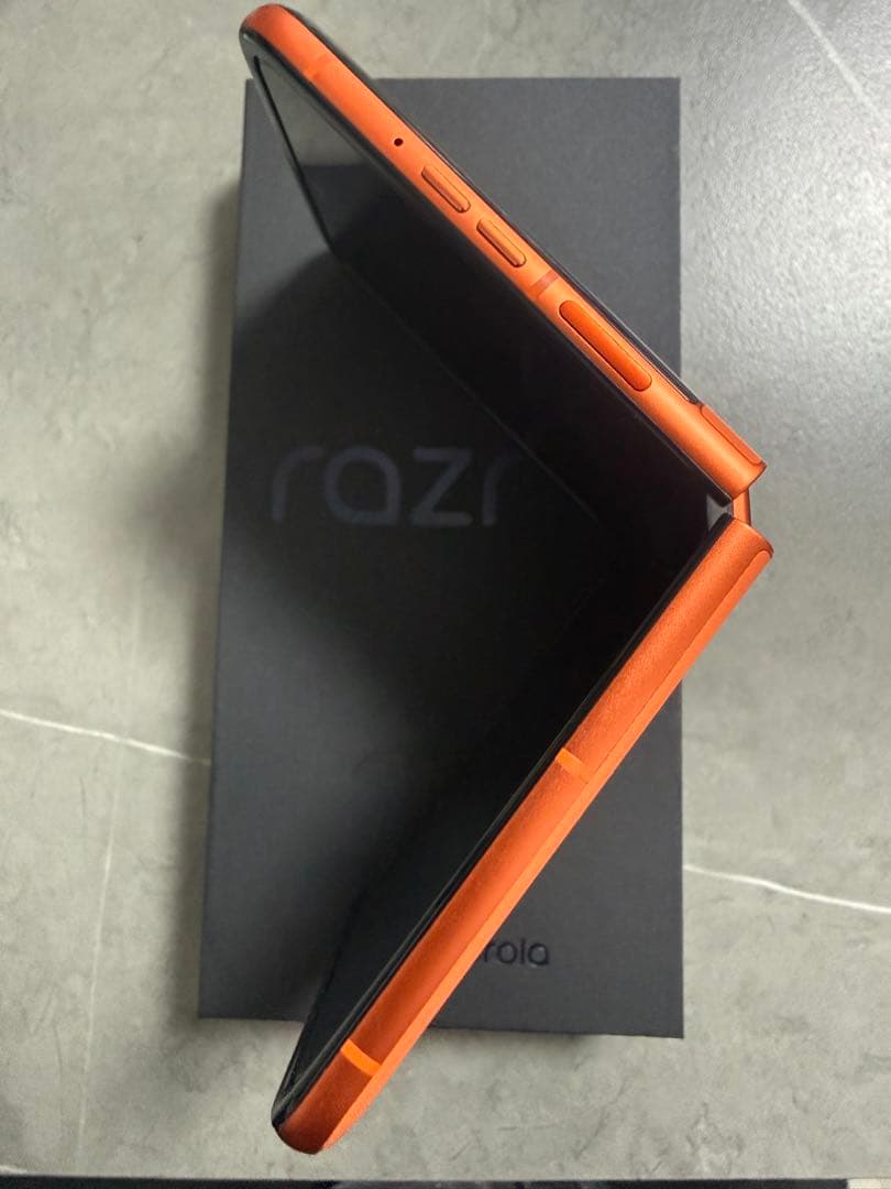 美品！最終値下げ12日までSALE。 motorola razr 50s