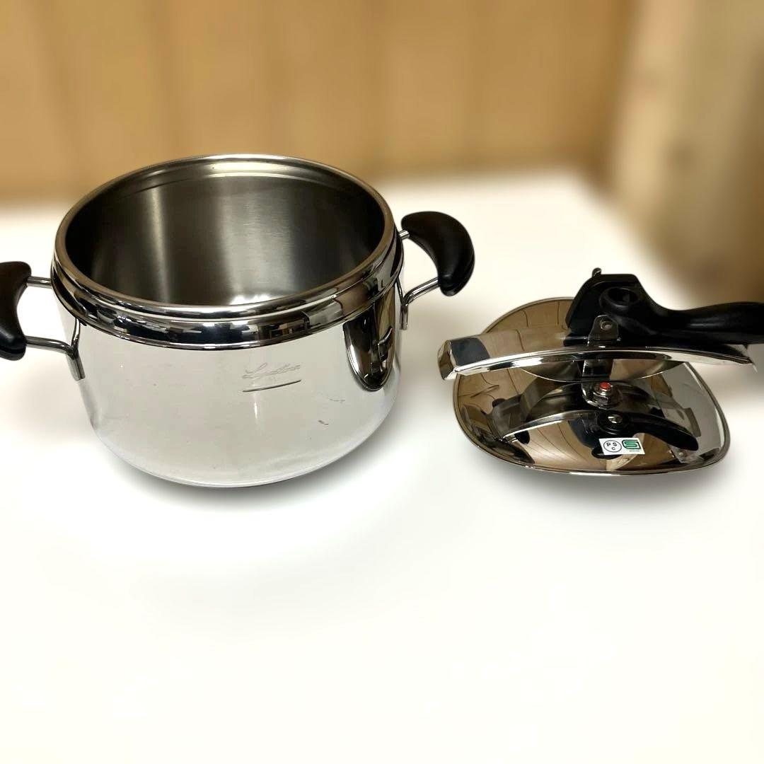 ESH013【未使用品】ステンレス 圧力鍋（Lagostina ）
