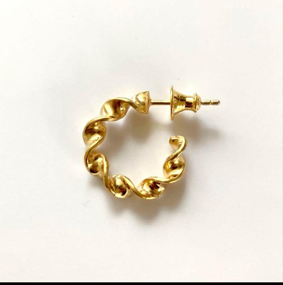 両耳　ゴールド　18金　ピアス