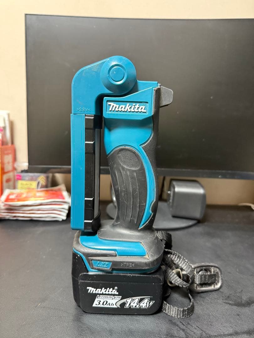 マキタML801 LEDライト14.4V 6.0Ah純正バッテリー付き