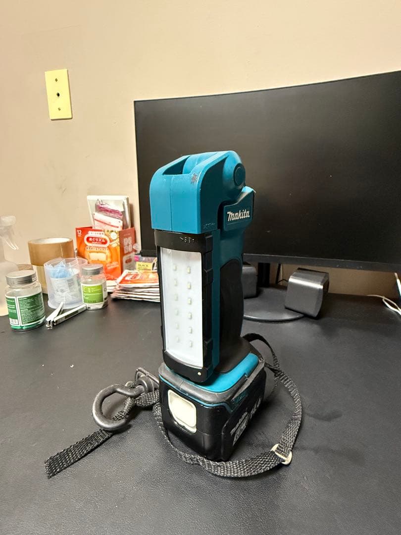 マキタML801 LEDライト14.4V 6.0Ah純正バッテリー付き