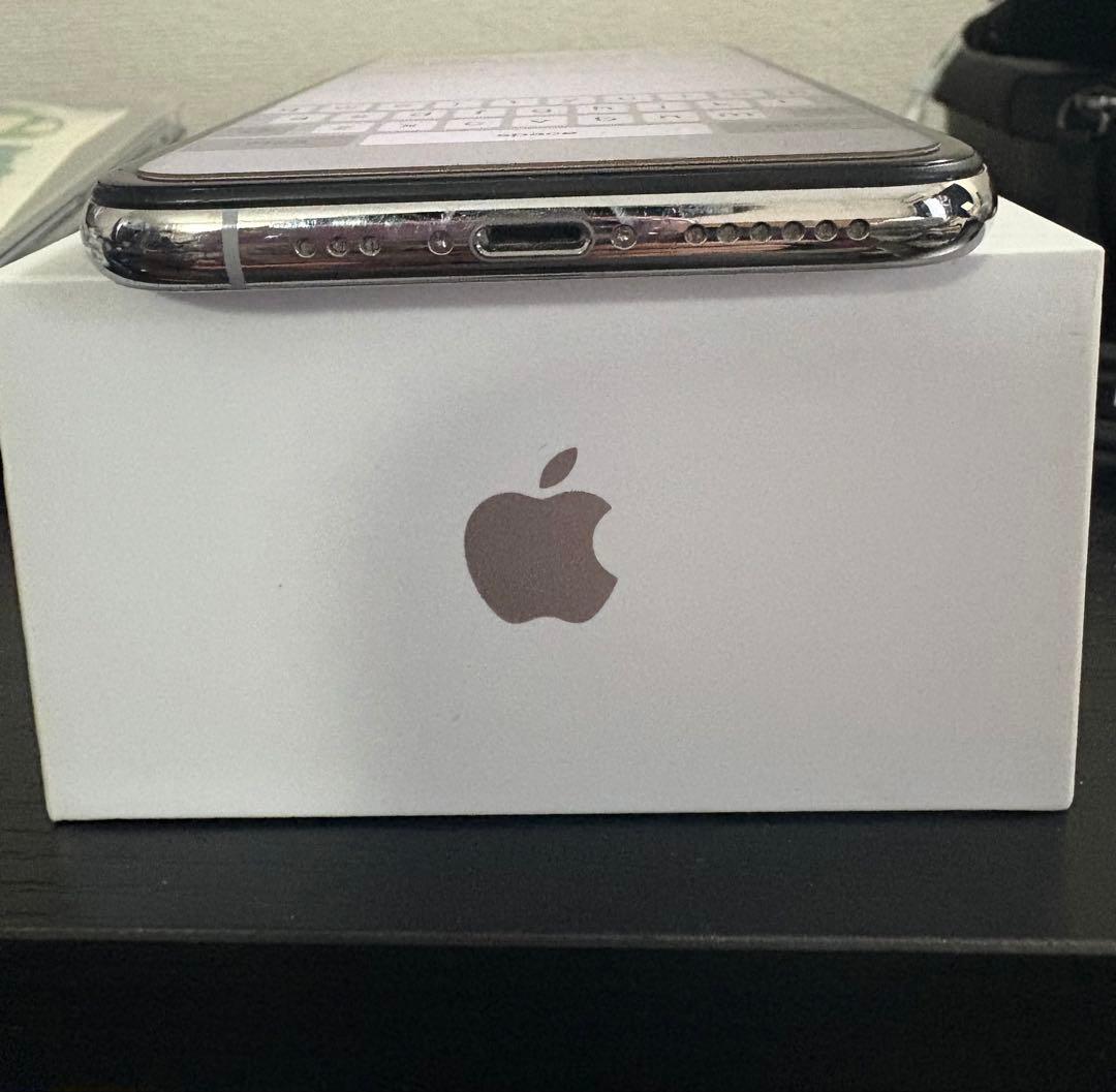 iPhone Xs シルバー　256GB バッテリー容量84%
