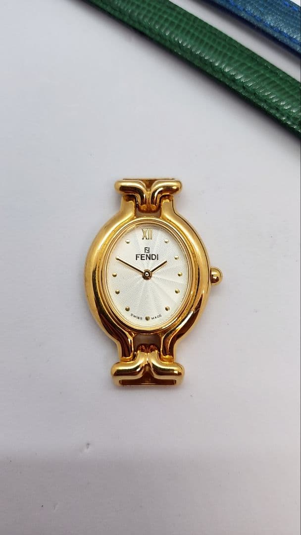 Fendi ゴールド クォーツ時計 ストラップ4本付き