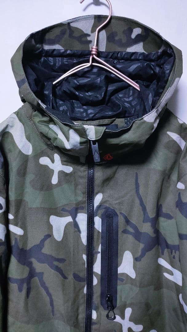 【ボルコム VOLCOM】スノーボードウェア 迷彩 メンズ