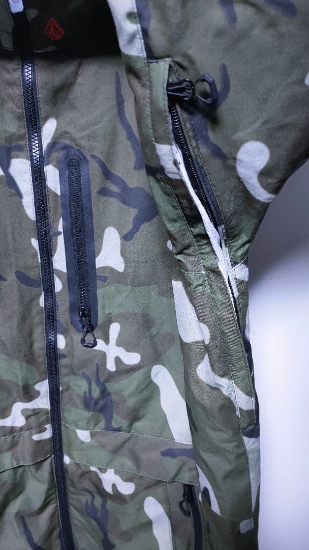 【ボルコム VOLCOM】スノーボードウェア 迷彩 メンズ