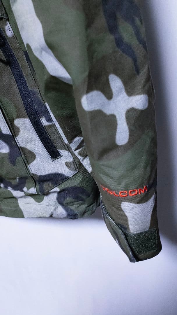【ボルコム VOLCOM】スノーボードウェア 迷彩 メンズ