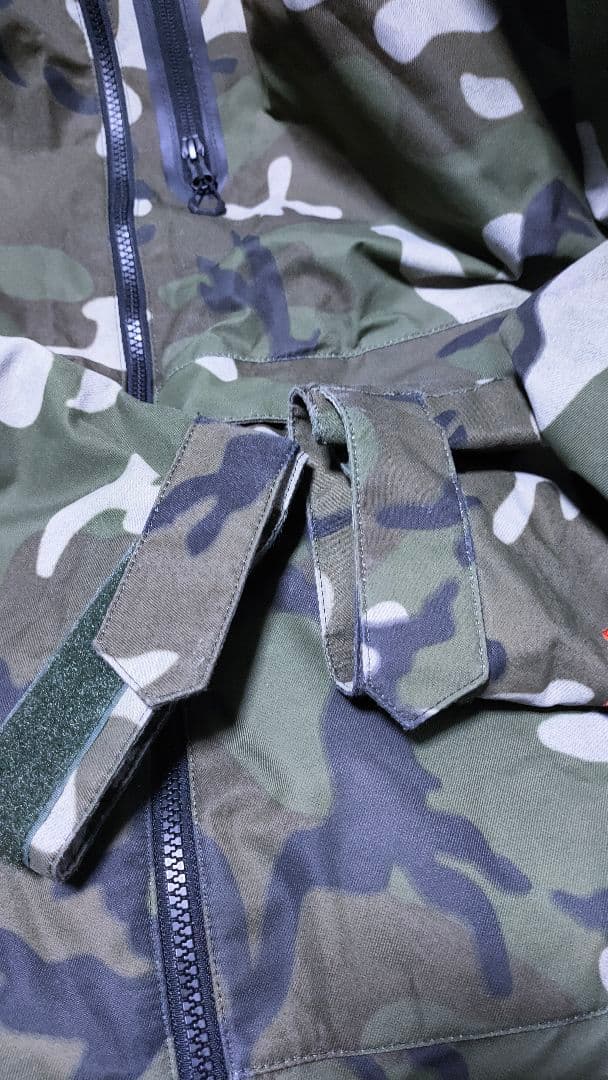 【ボルコム VOLCOM】スノーボードウェア 迷彩 メンズ