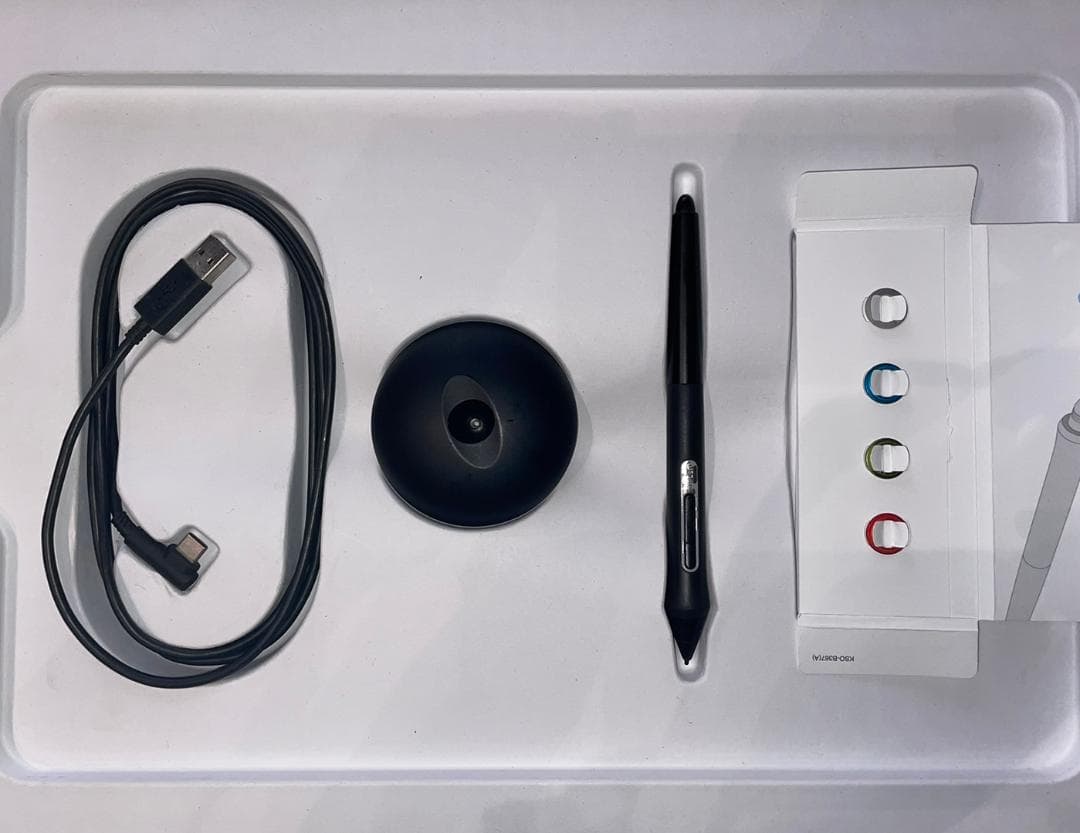 み*ん様 Wacom Intuos Pro ペンタブレット PTH-660 Me