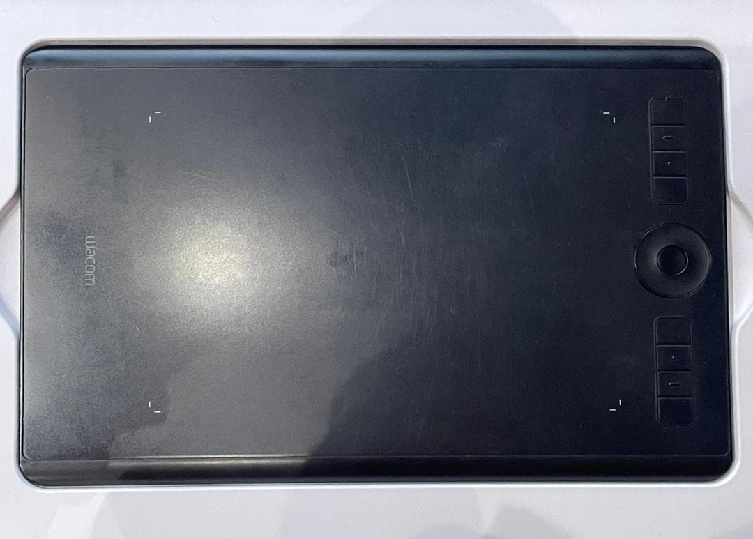 み*ん様 Wacom Intuos Pro ペンタブレット PTH-660 Me