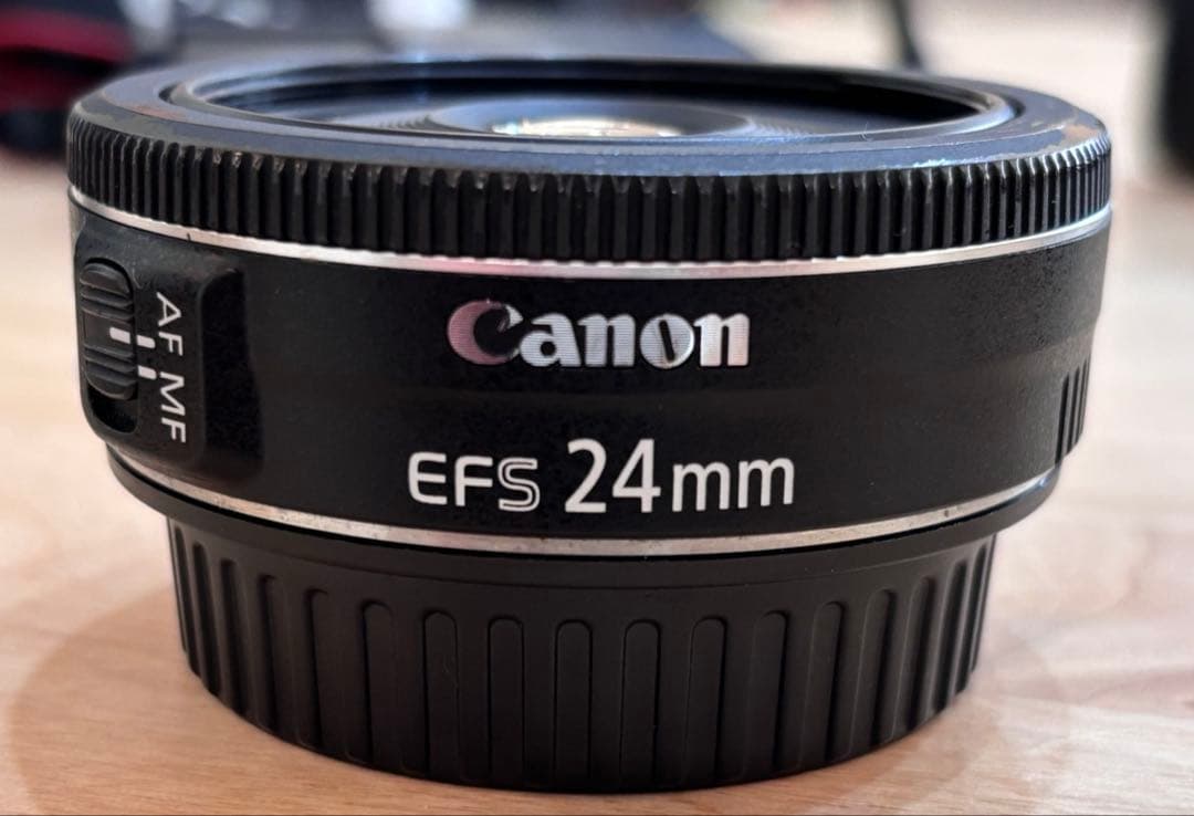Canon EFS 24mm 単焦点レンズ パンケーキレンズ、デートレンズ
