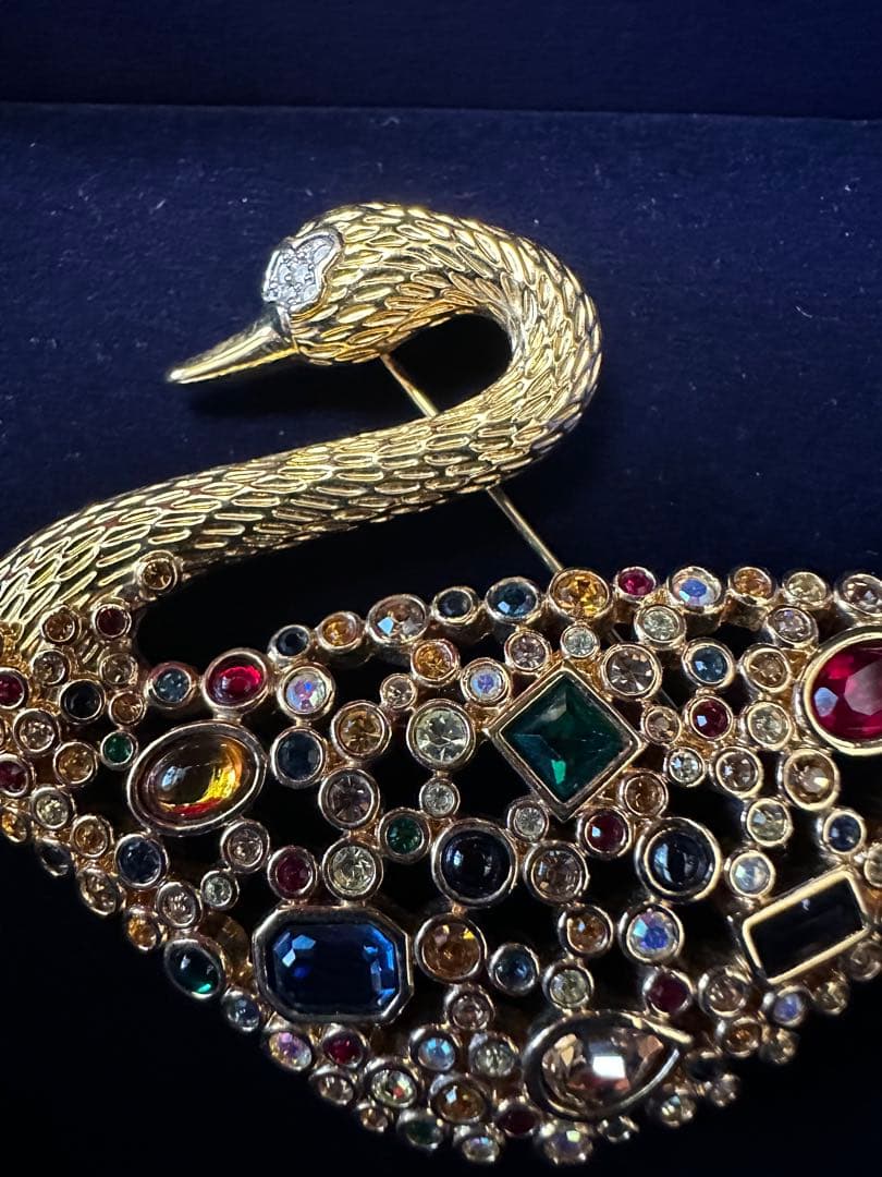 希少　SCS スワロフスキー　スワンブローチ　マルチカラー　ゴールドトーン美品