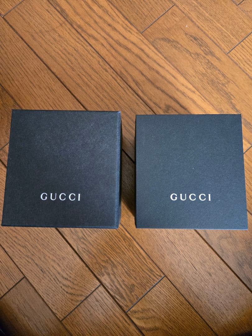 GUCCI ラバーベルト時計 ブラック