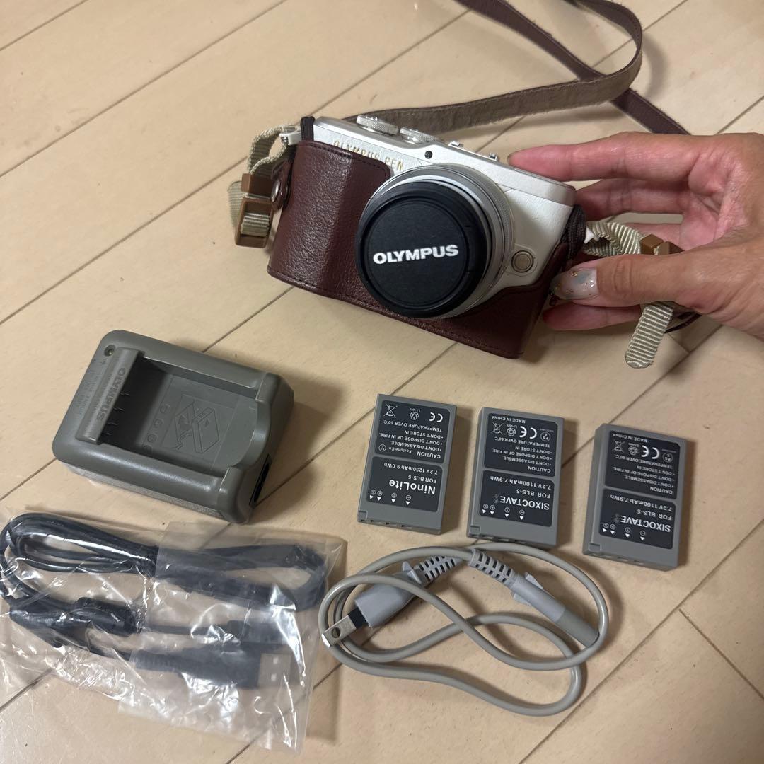 美品　OLYMPUS PEN E-PL9 ミラーレス一眼 本体　バッテリー3個