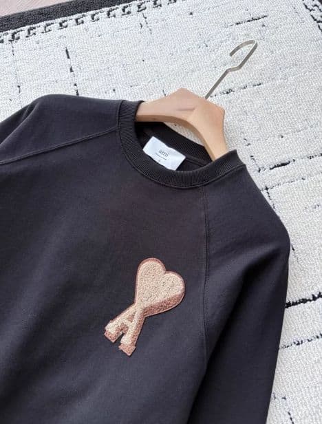 AMI PARIS ハート刺繍の黒スウェット メンズトップス L