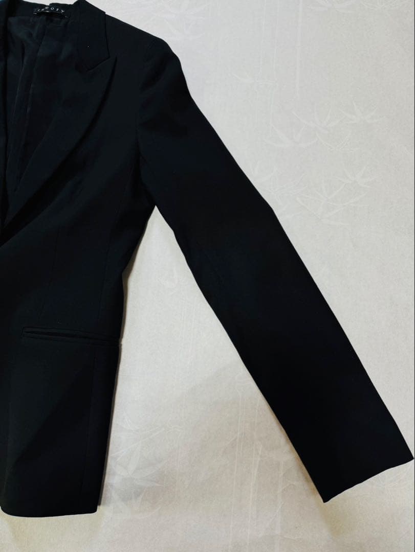 明日投稿削除Theory セオリー　スーツセットアップ　黒　日本製