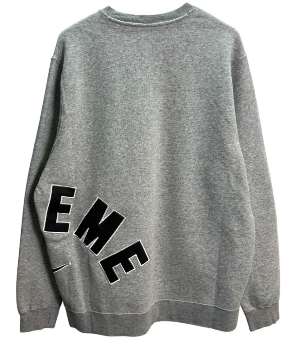 supremeとNIKEコラボスエット