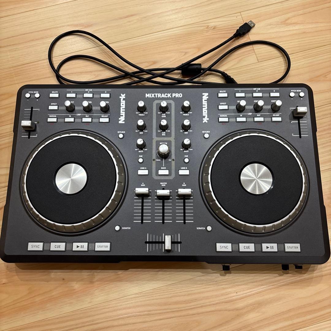 Numark Mixtrack Pro DJコントローラー インターフェース