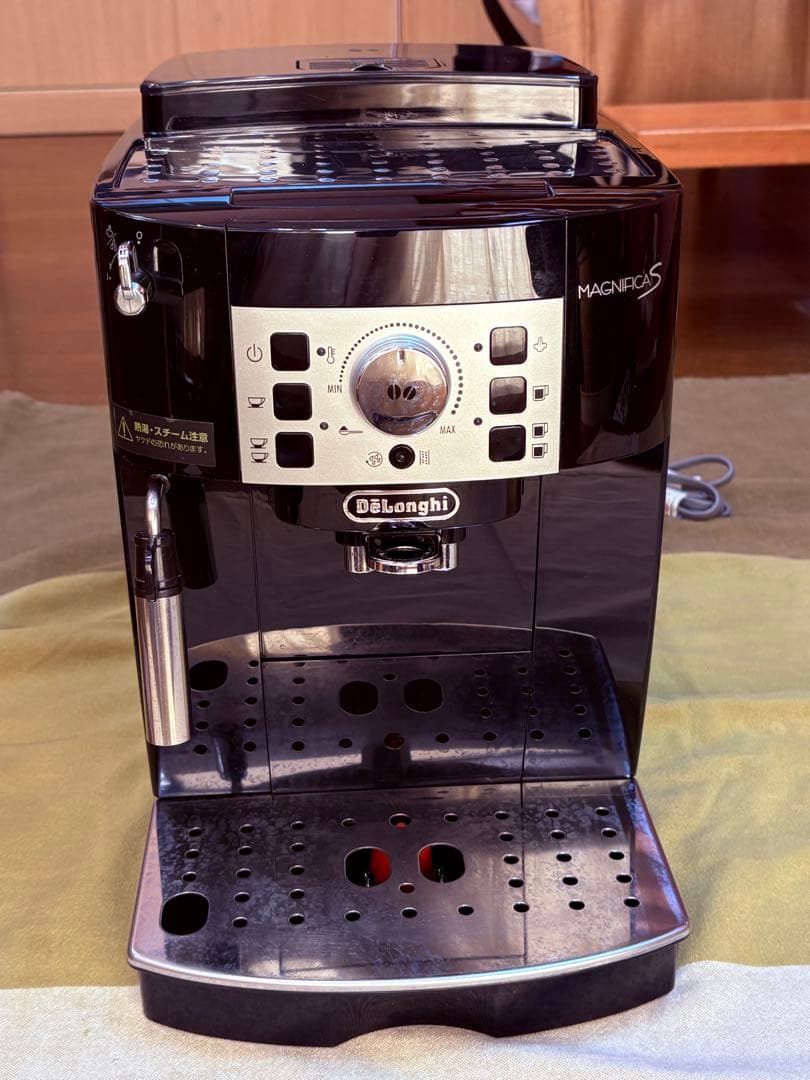 デロンギ 全自動エスプレッソマシン マグニフィカS ECAM22112B
