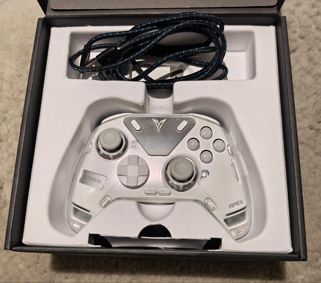 PC用ゲームコントローラー・コンバーター FLYDIGI APEX4