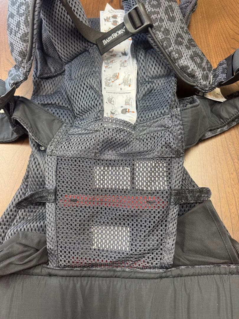 ベビービョルン 抱っこ紐 ワンカイエアー ONE KAI Air レオパード