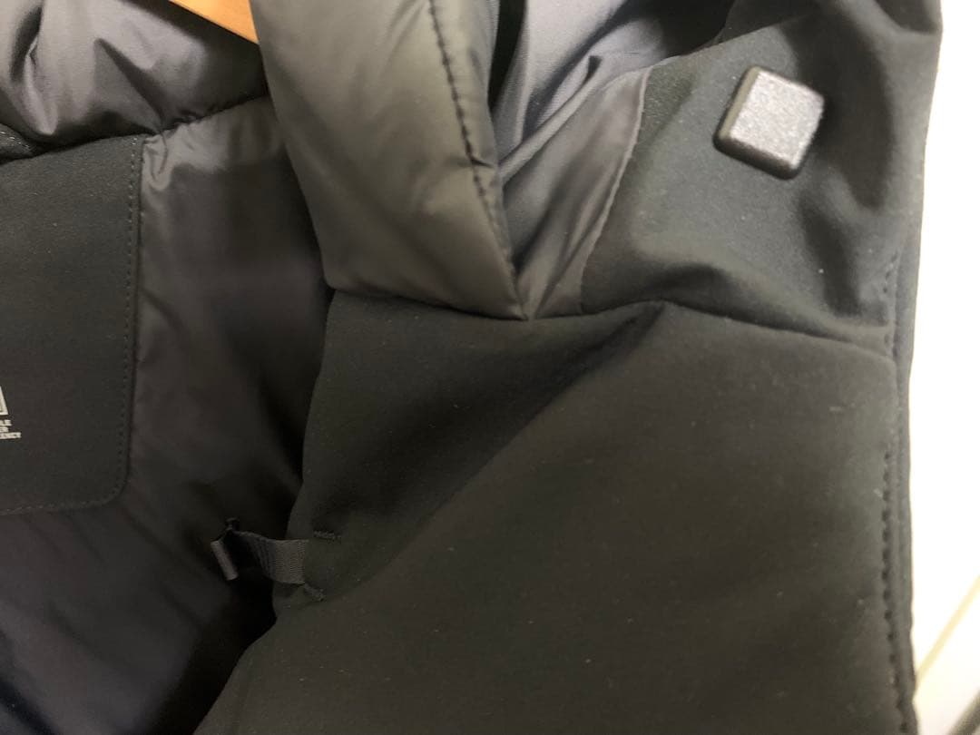 UNIQLO シームレスダウンパーカ Lサイズ（ブラック）