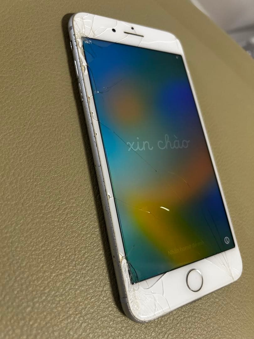 iPhone8 Plus 256GB SIMフリー 画面・背面割れ動作OK