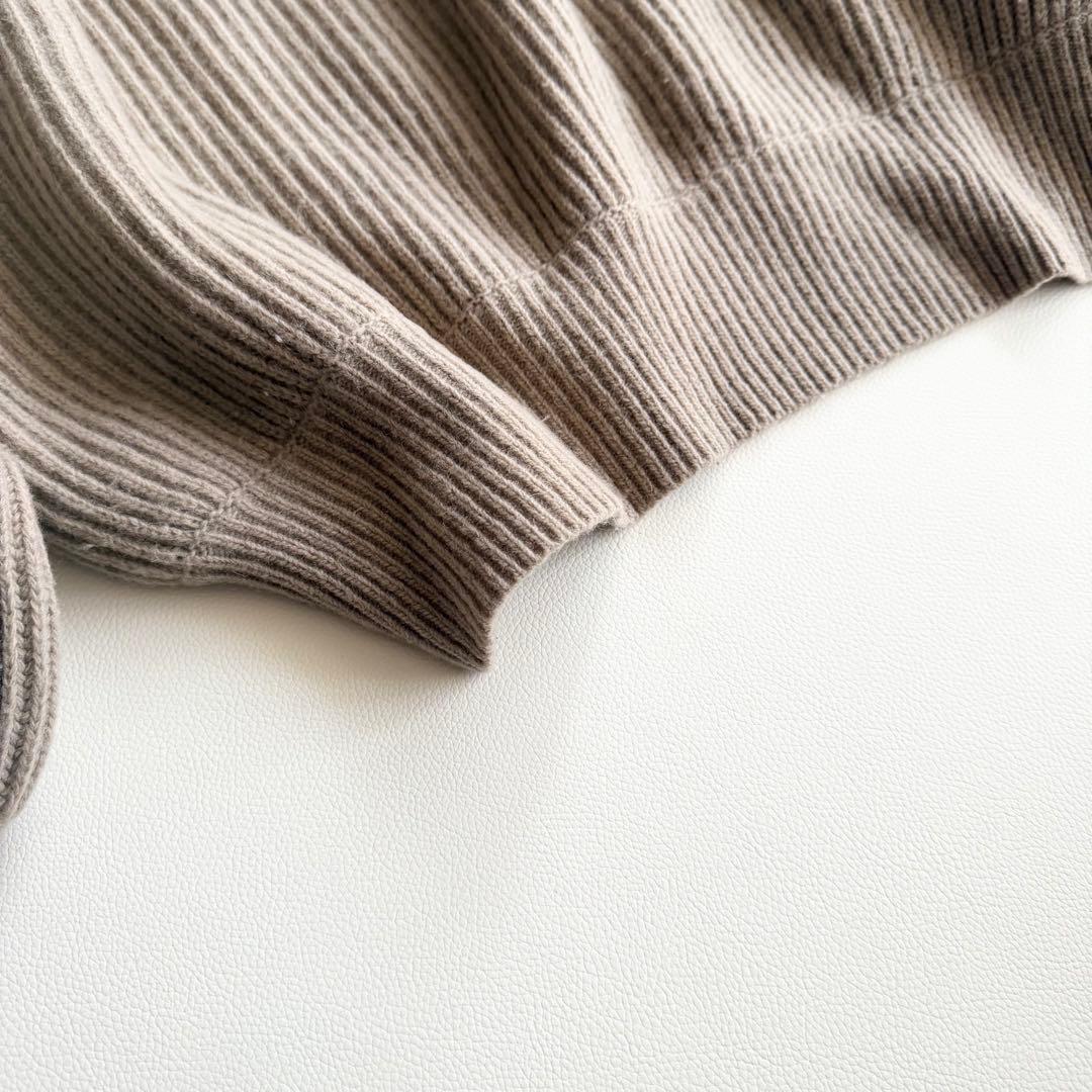 【ノーブル】エクストラファインメリノビッグタートル ベージュ リブ編みニット