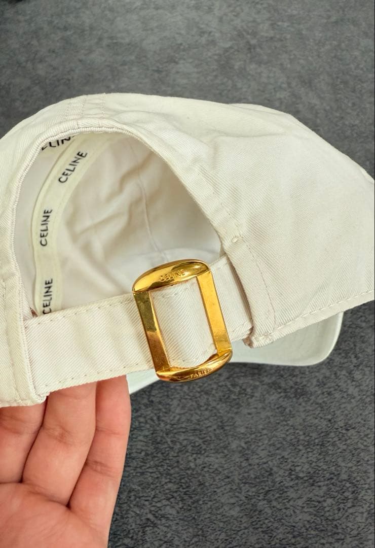 CELINE 刺繍ロゴ ホワイトキャップ